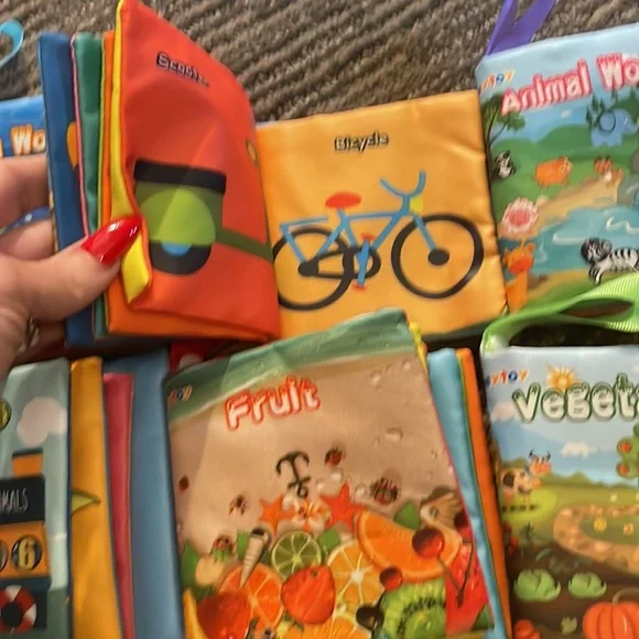 Set of six crinkle books - Picture 3 of 3